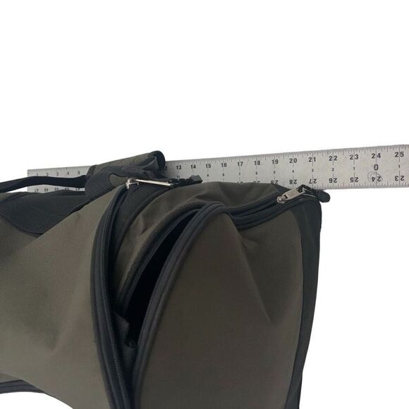 Jeep travel equipment duffel bag, two side pockets, and a large middle pocket vi - Picture 14 of 16